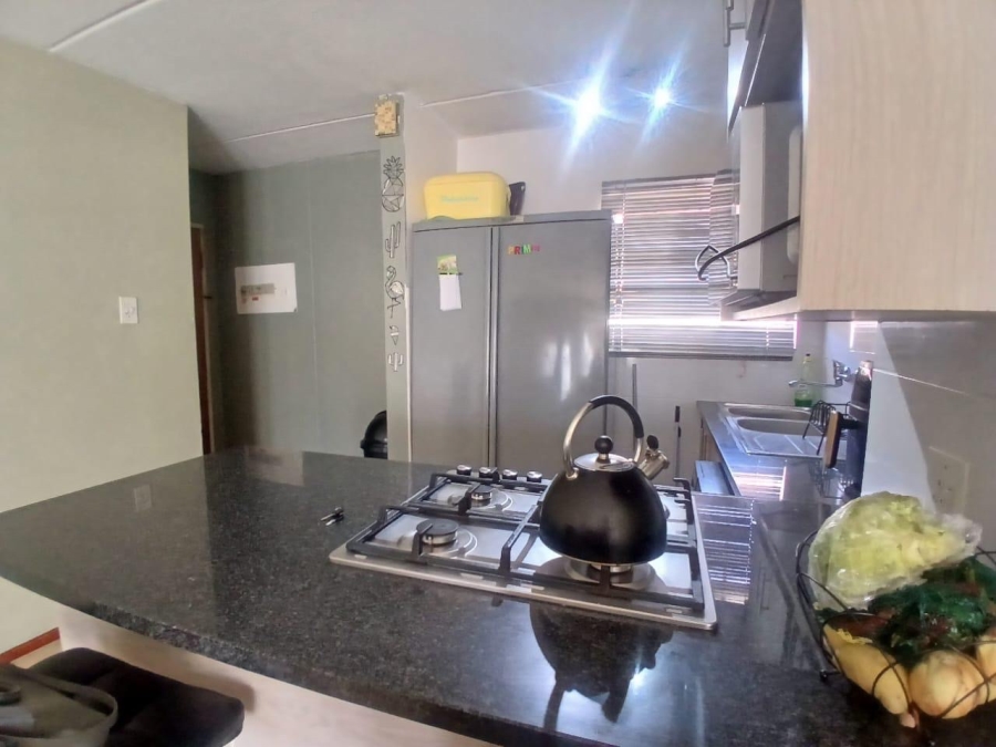 2 Bedroom Property for Sale in Mondeor Gauteng