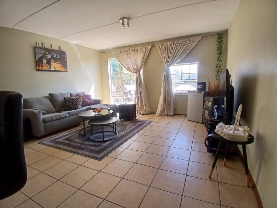 2 Bedroom Property for Sale in Mondeor Gauteng