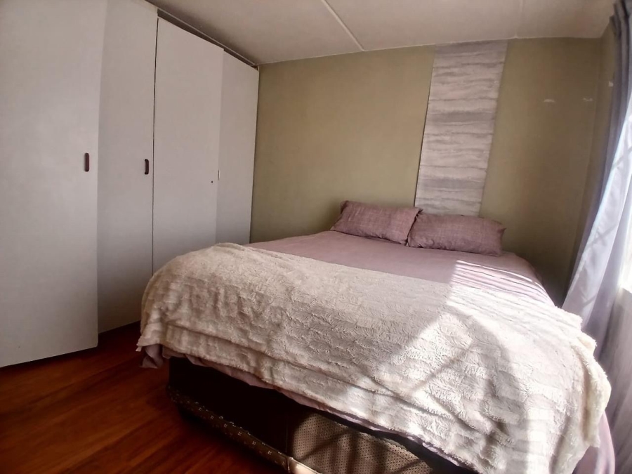 2 Bedroom Property for Sale in Mondeor Gauteng