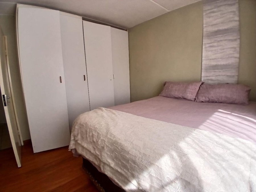 2 Bedroom Property for Sale in Mondeor Gauteng