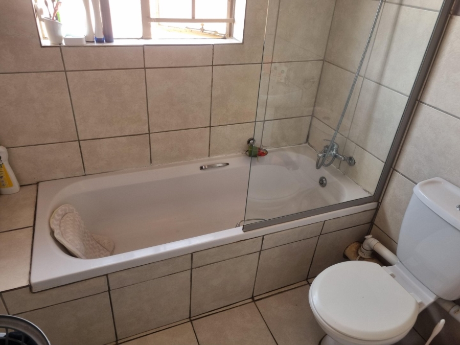 1 Bedroom Property for Sale in Newmark Estate Gauteng