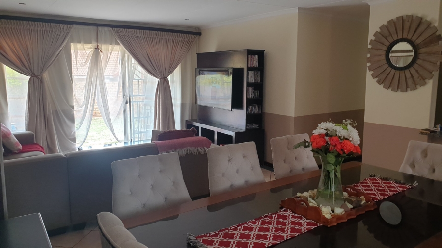 3 Bedroom Property for Sale in Monavoni Gauteng