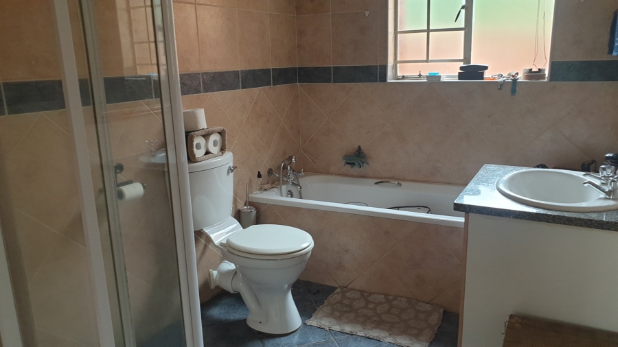 3 Bedroom Property for Sale in Monavoni Gauteng