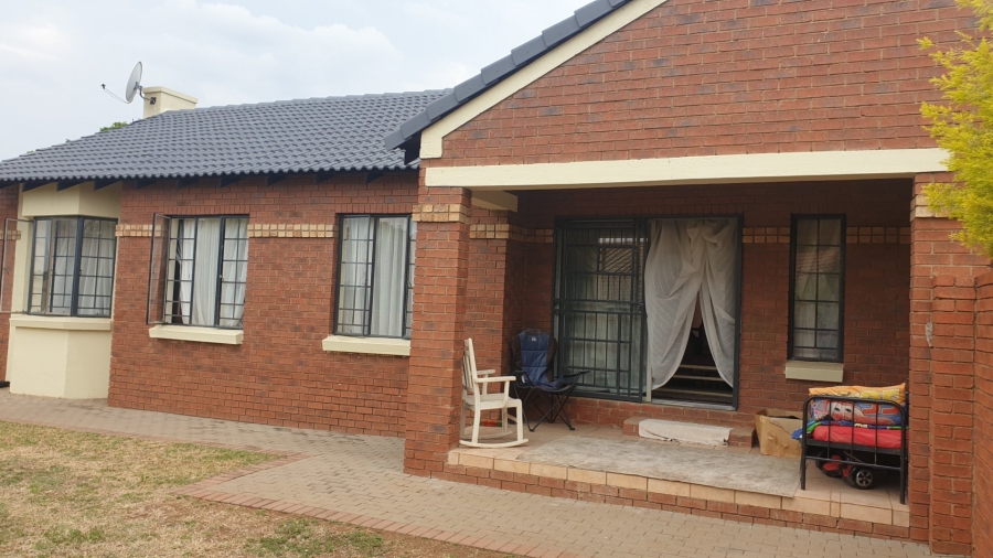 3 Bedroom Property for Sale in Monavoni Gauteng