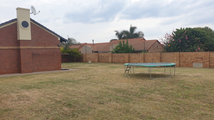 3 Bedroom Property for Sale in Monavoni Gauteng