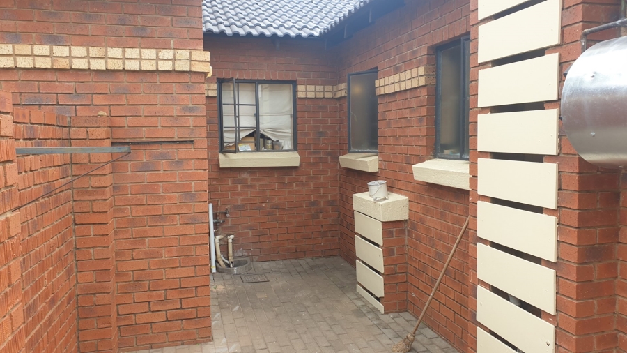 3 Bedroom Property for Sale in Monavoni Gauteng