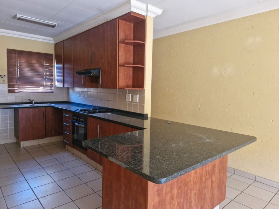 To Let 2 Bedroom Property for Rent in Ravenswood Gauteng