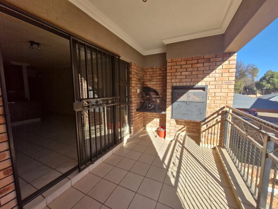 To Let 2 Bedroom Property for Rent in Ravenswood Gauteng