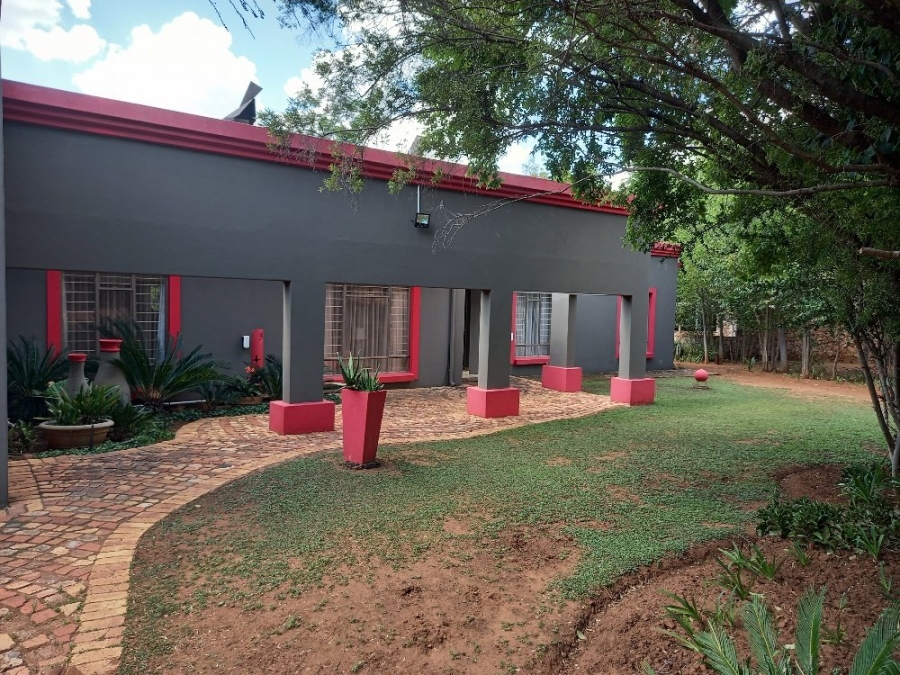 6 Bedroom Property for Sale in Kameelfontein Gauteng