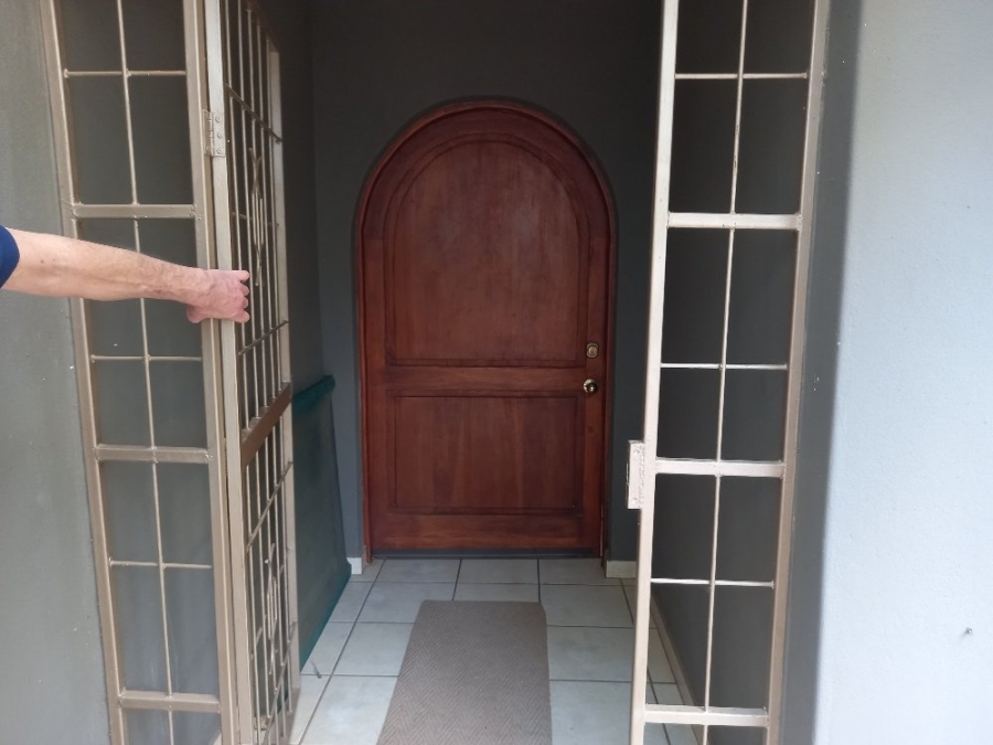 6 Bedroom Property for Sale in Kameelfontein Gauteng