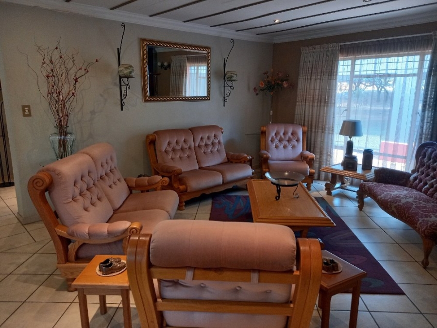 6 Bedroom Property for Sale in Kameelfontein Gauteng