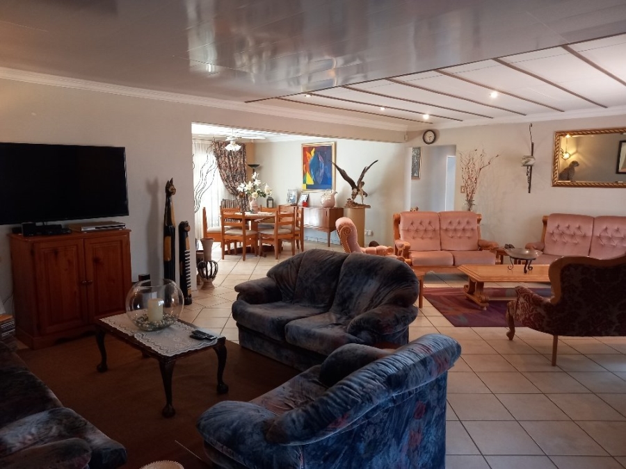 6 Bedroom Property for Sale in Kameelfontein Gauteng
