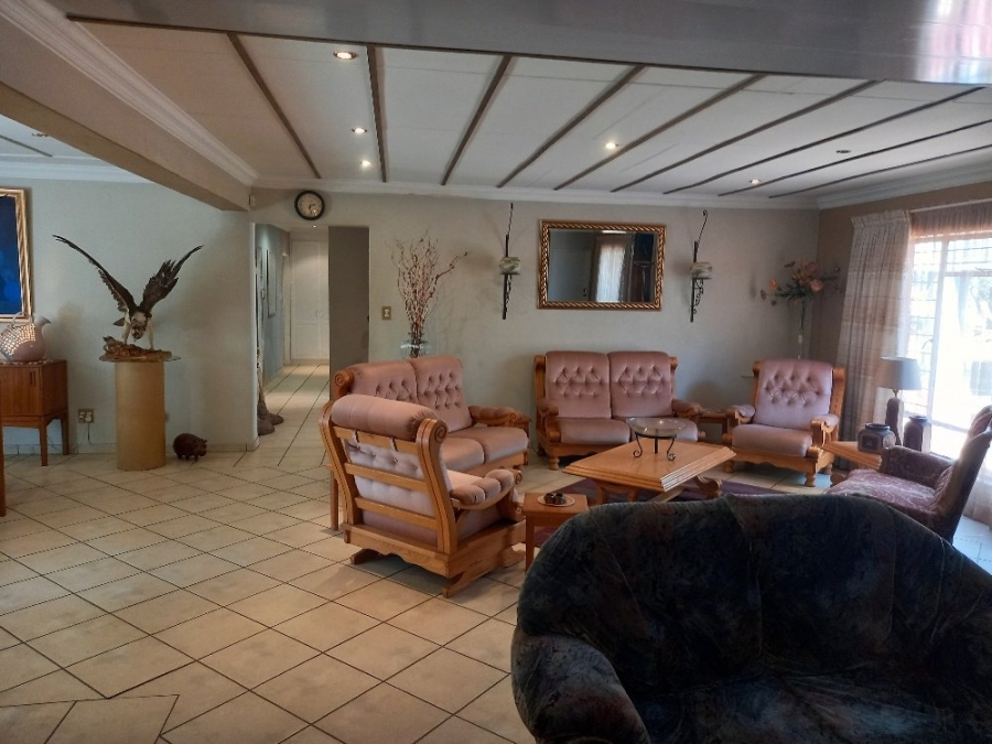6 Bedroom Property for Sale in Kameelfontein Gauteng