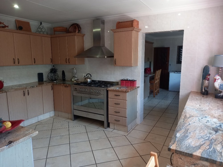 6 Bedroom Property for Sale in Kameelfontein Gauteng