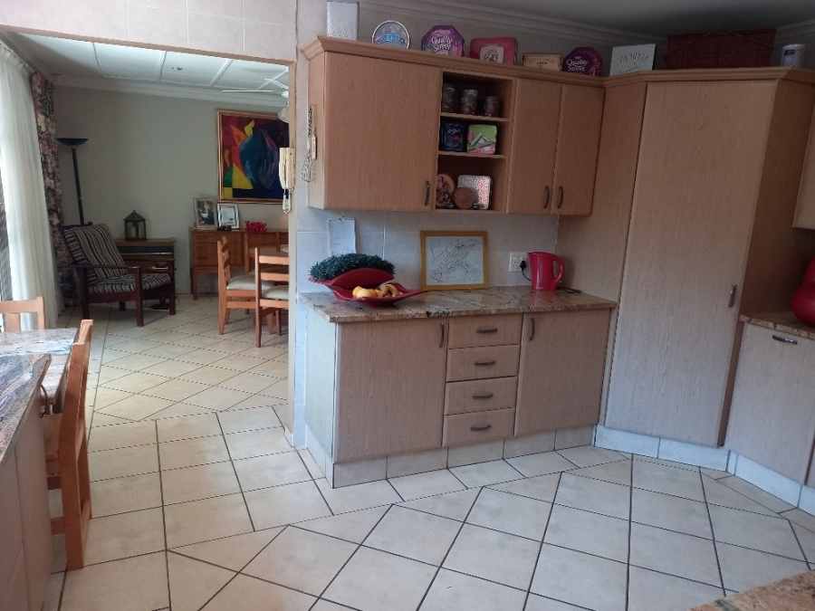 6 Bedroom Property for Sale in Kameelfontein Gauteng