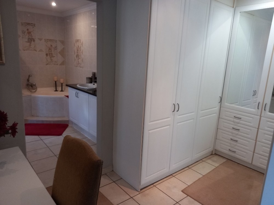 6 Bedroom Property for Sale in Kameelfontein Gauteng