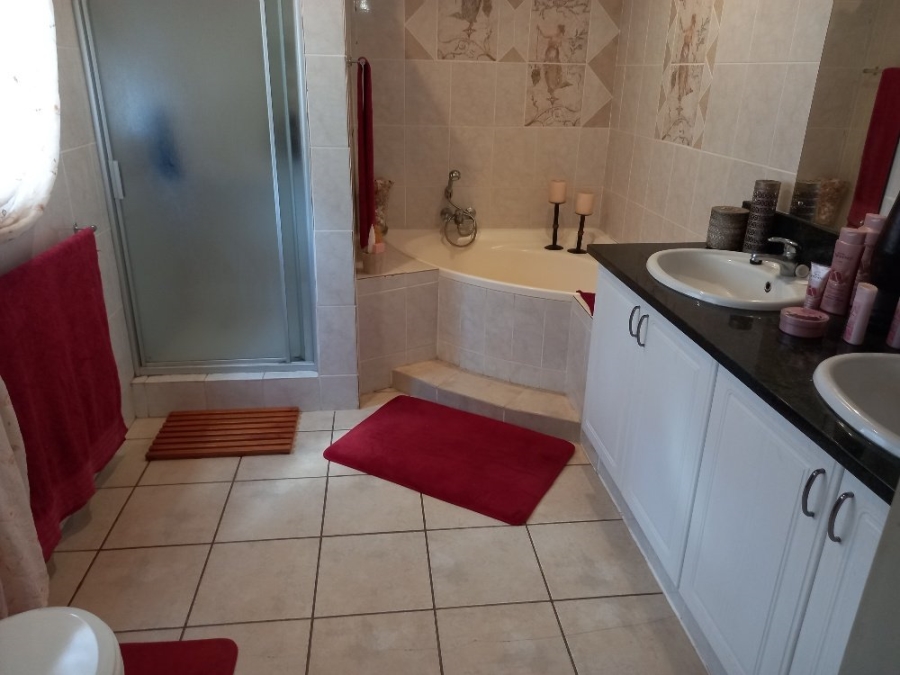 6 Bedroom Property for Sale in Kameelfontein Gauteng