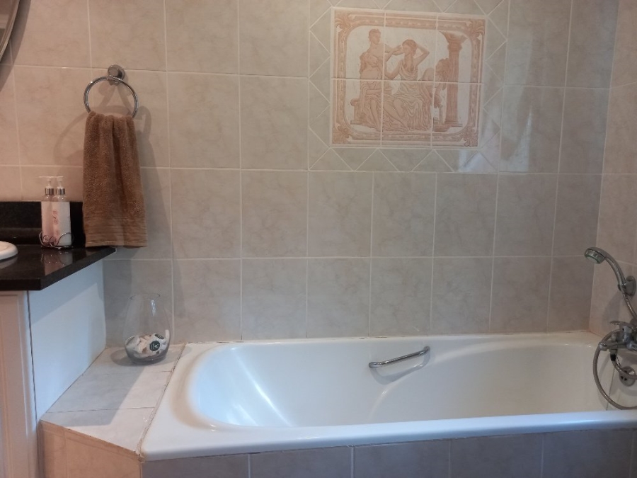 6 Bedroom Property for Sale in Kameelfontein Gauteng