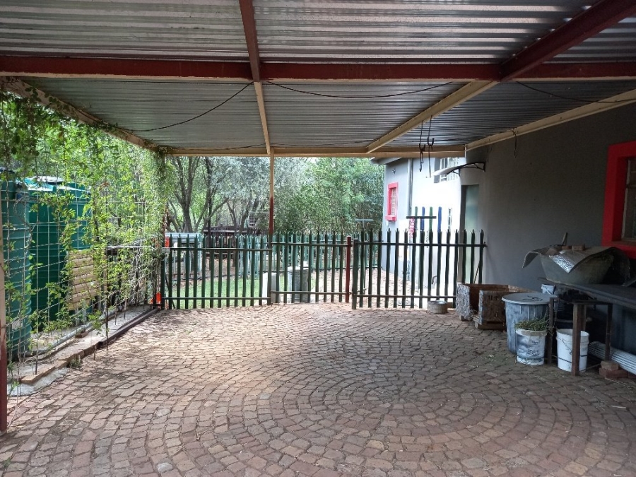 6 Bedroom Property for Sale in Kameelfontein Gauteng