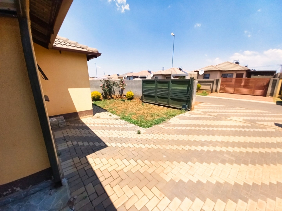 3 Bedroom Property for Sale in Windmill Park Gauteng