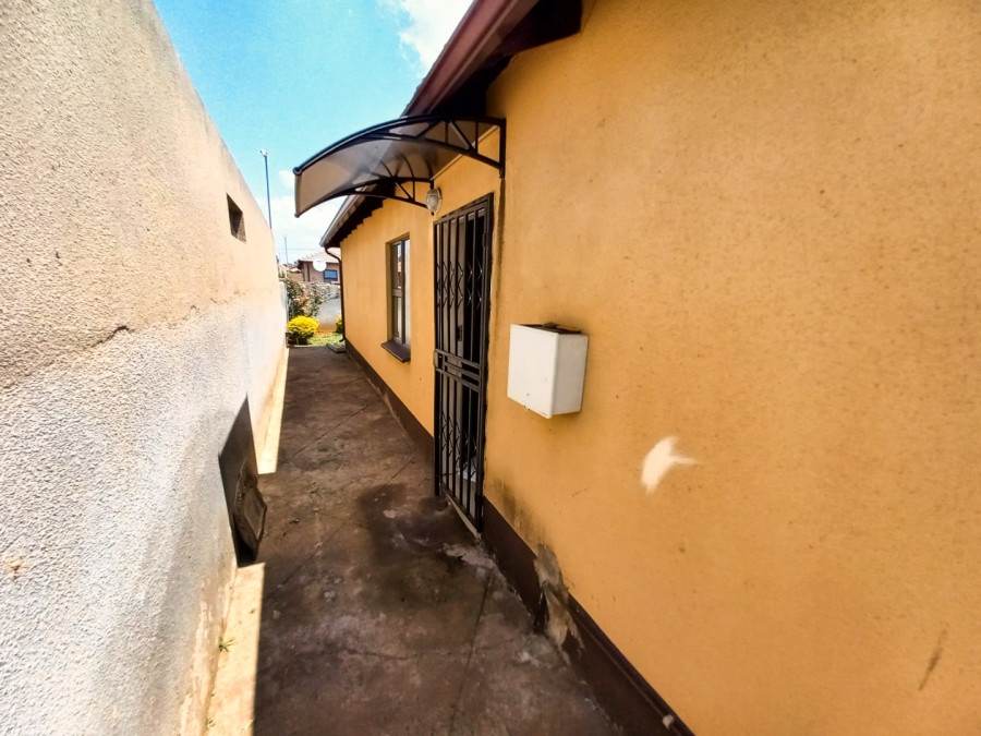 3 Bedroom Property for Sale in Windmill Park Gauteng