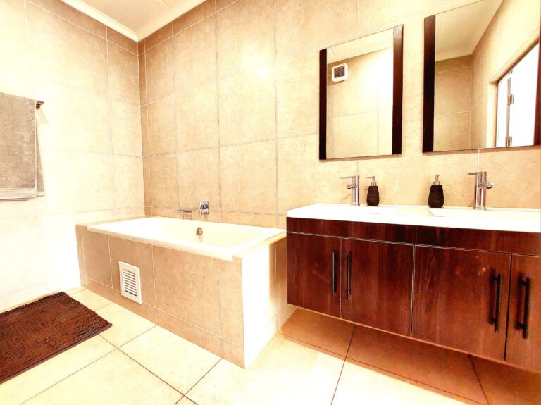 3 Bedroom Property for Sale in Greenstone Hill Gauteng