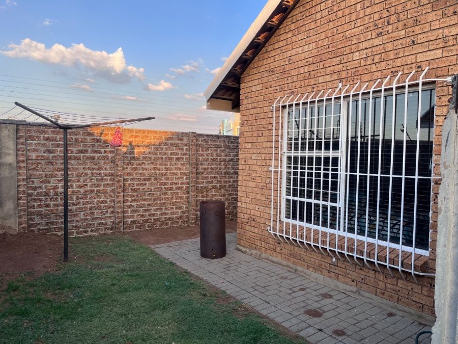 2 Bedroom Property for Sale in Bonaero Park Gauteng