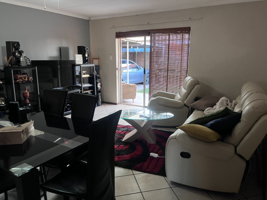 2 Bedroom Property for Sale in Bonaero Park Gauteng
