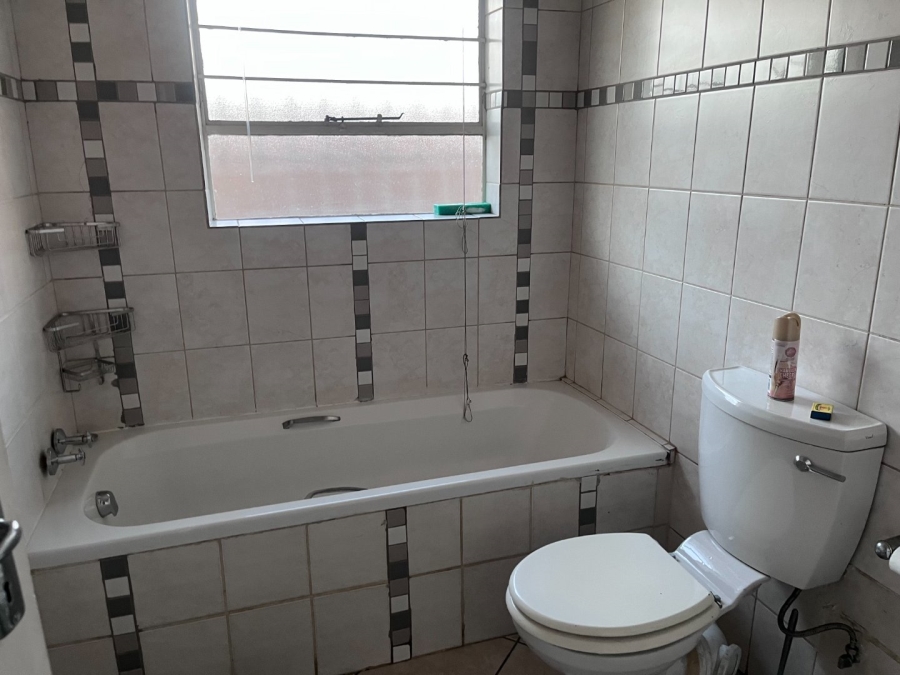 2 Bedroom Property for Sale in Bonaero Park Gauteng