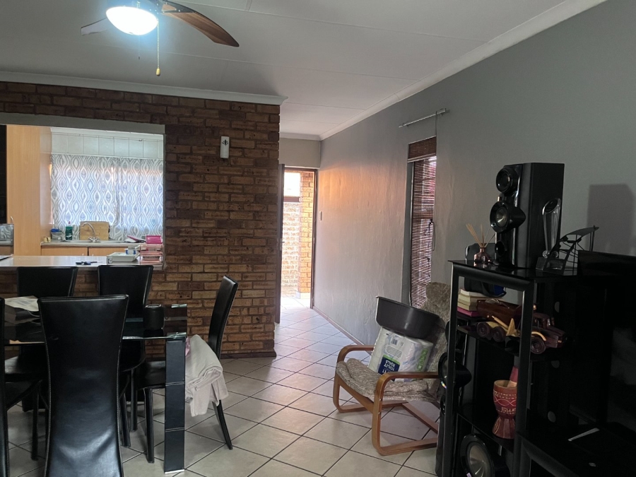 2 Bedroom Property for Sale in Bonaero Park Gauteng