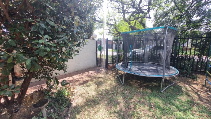 2 Bedroom Property for Sale in Queenswood Gauteng