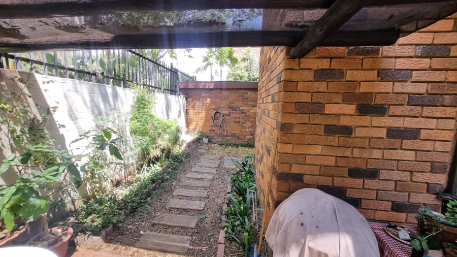 2 Bedroom Property for Sale in Queenswood Gauteng