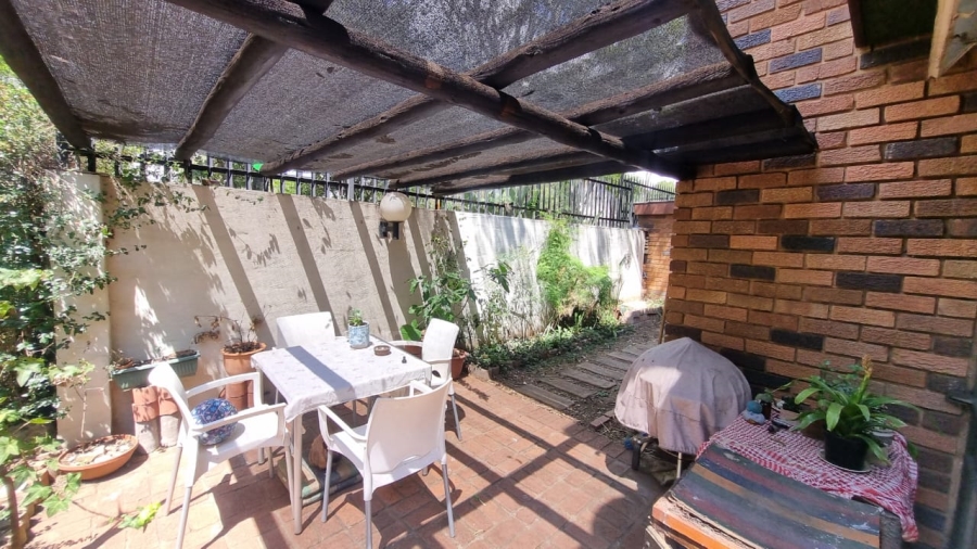 2 Bedroom Property for Sale in Queenswood Gauteng