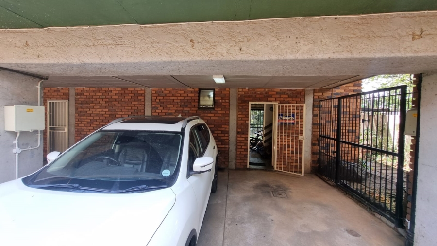 2 Bedroom Property for Sale in Queenswood Gauteng