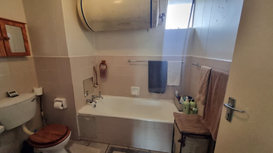 2 Bedroom Property for Sale in Queenswood Gauteng
