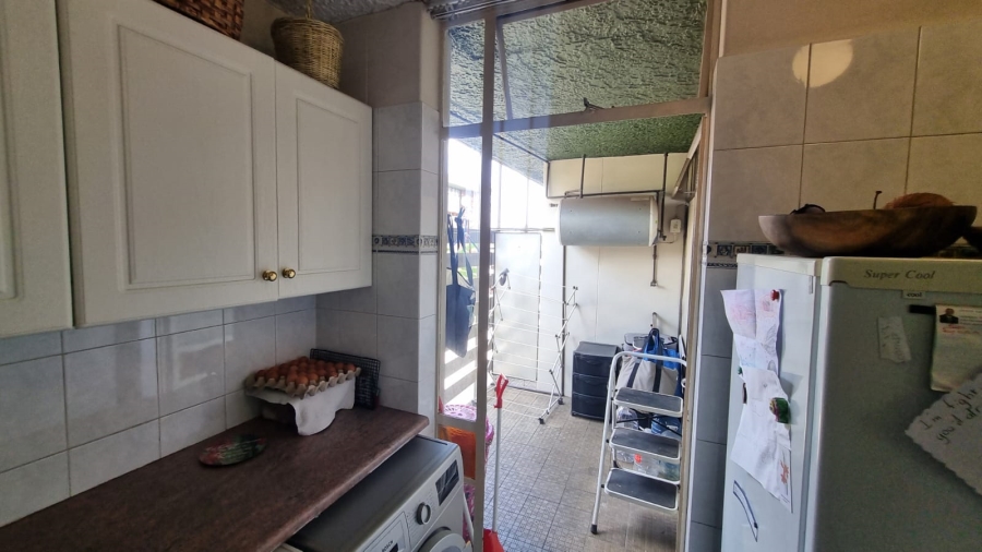 2 Bedroom Property for Sale in Queenswood Gauteng