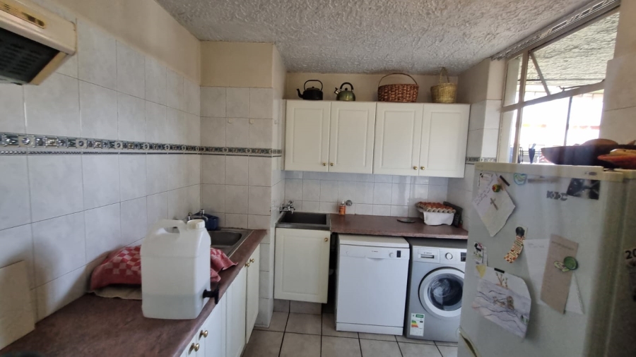 2 Bedroom Property for Sale in Queenswood Gauteng