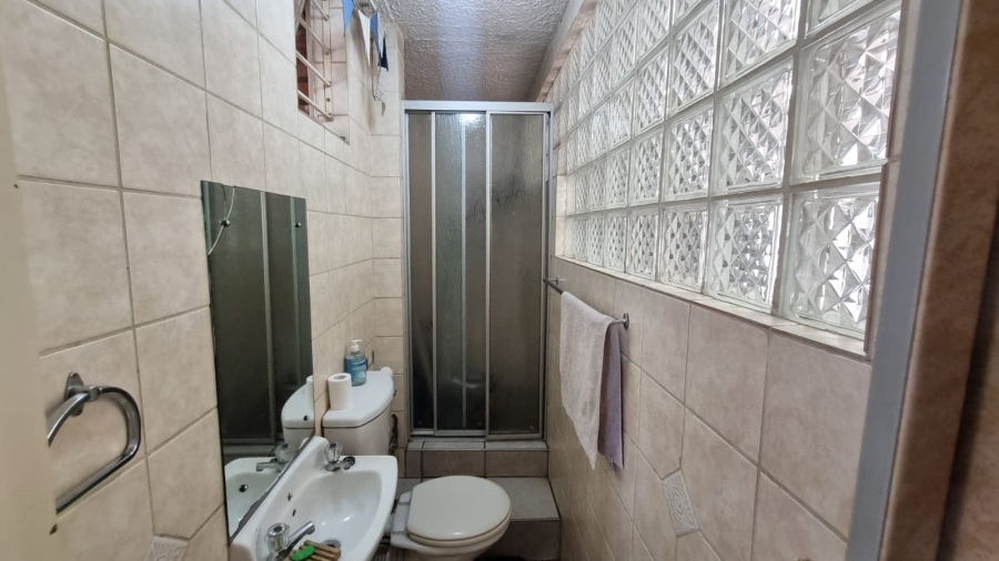 2 Bedroom Property for Sale in Queenswood Gauteng