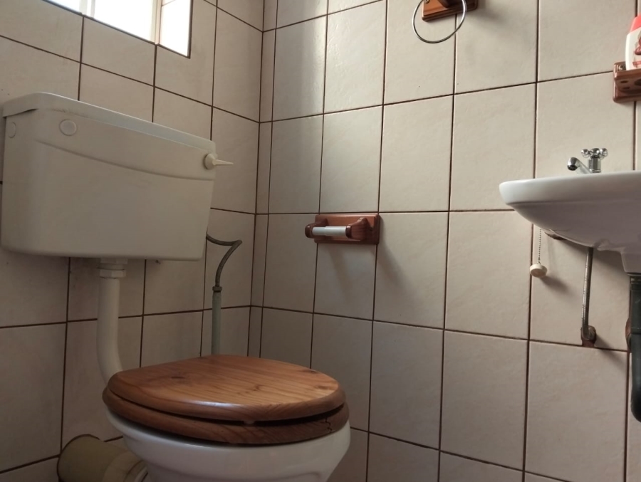 To Let 5 Bedroom Property for Rent in Lyttelton Manor Gauteng
