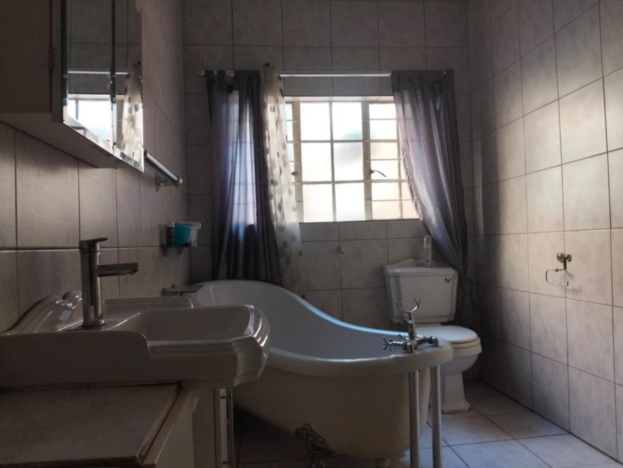 To Let 5 Bedroom Property for Rent in Lyttelton Manor Gauteng