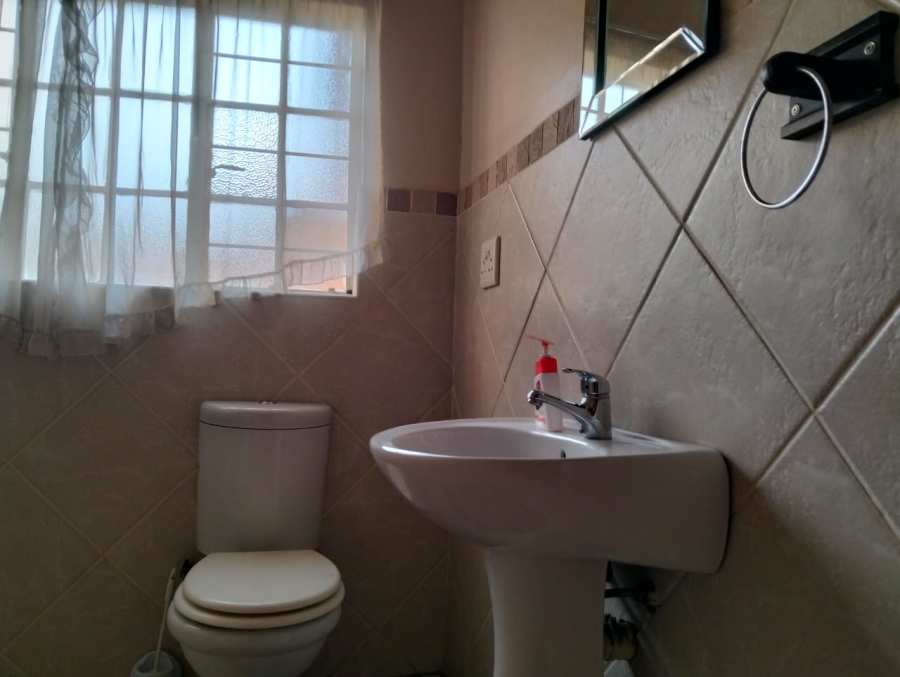 To Let 5 Bedroom Property for Rent in Lyttelton Manor Gauteng