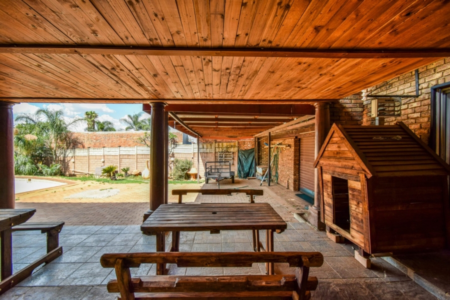 4 Bedroom Property for Sale in Theresa Park Gauteng