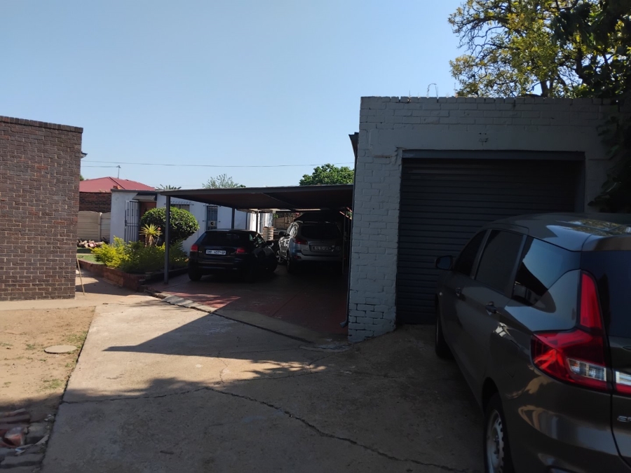5 Bedroom Property for Sale in Primrose East Gauteng