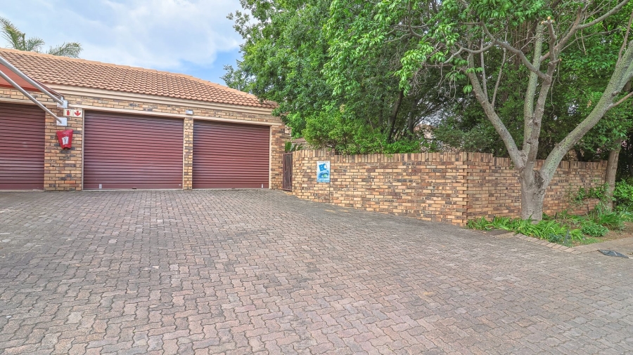 3 Bedroom Property for Sale in Radiokop Gauteng