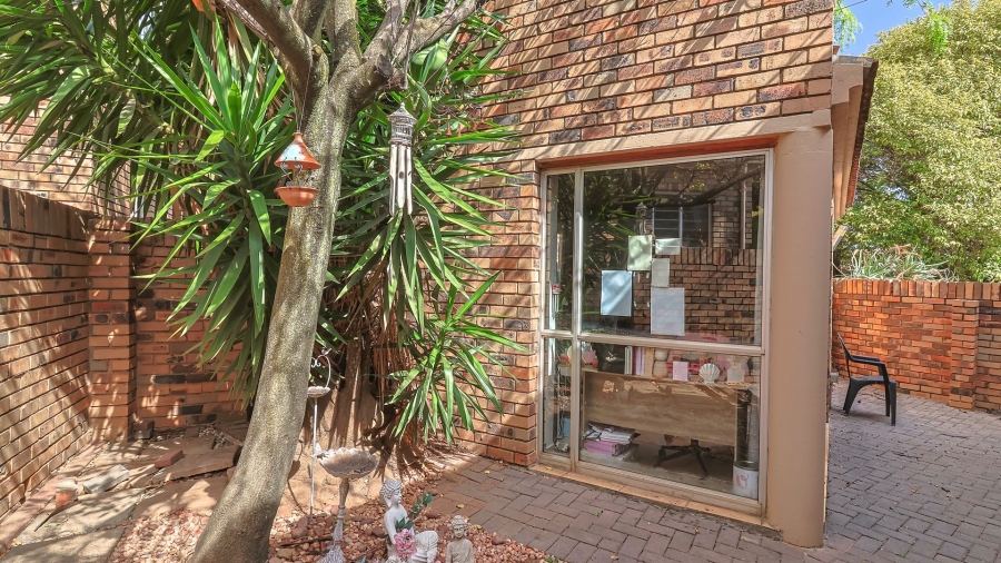 3 Bedroom Property for Sale in Radiokop Gauteng
