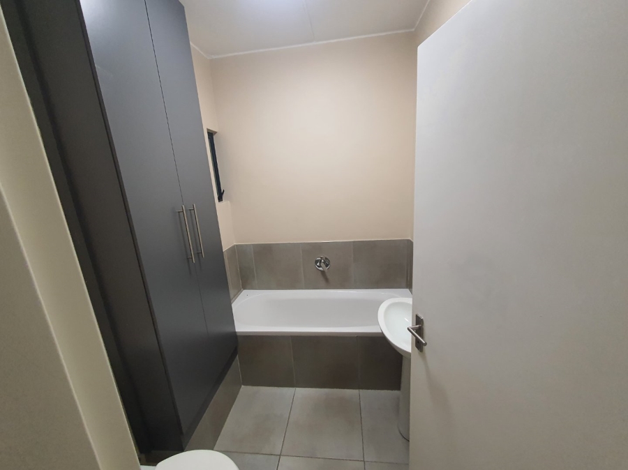 2 Bedroom Property for Sale in Vorna Valley Gauteng