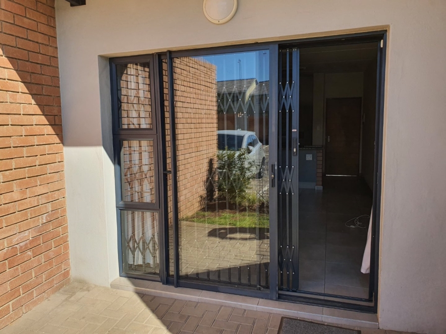 2 Bedroom Property for Sale in Vorna Valley Gauteng