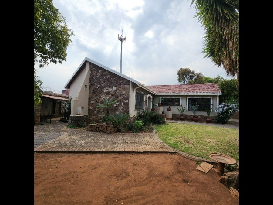 To Let 4 Bedroom Property for Rent in Wierda Park Gauteng