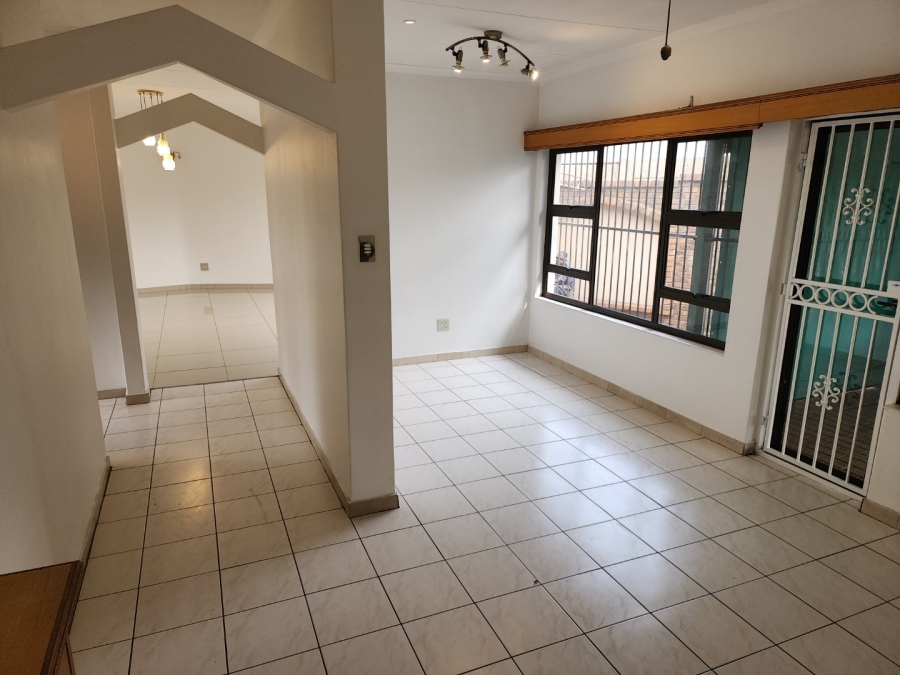 To Let 4 Bedroom Property for Rent in Wierda Park Gauteng