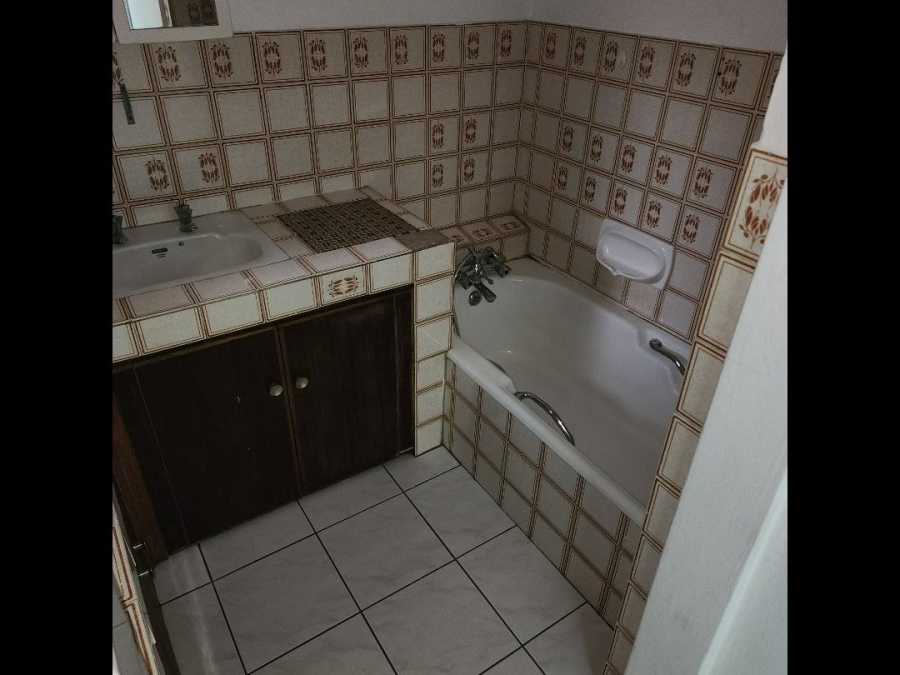 To Let 4 Bedroom Property for Rent in Wierda Park Gauteng